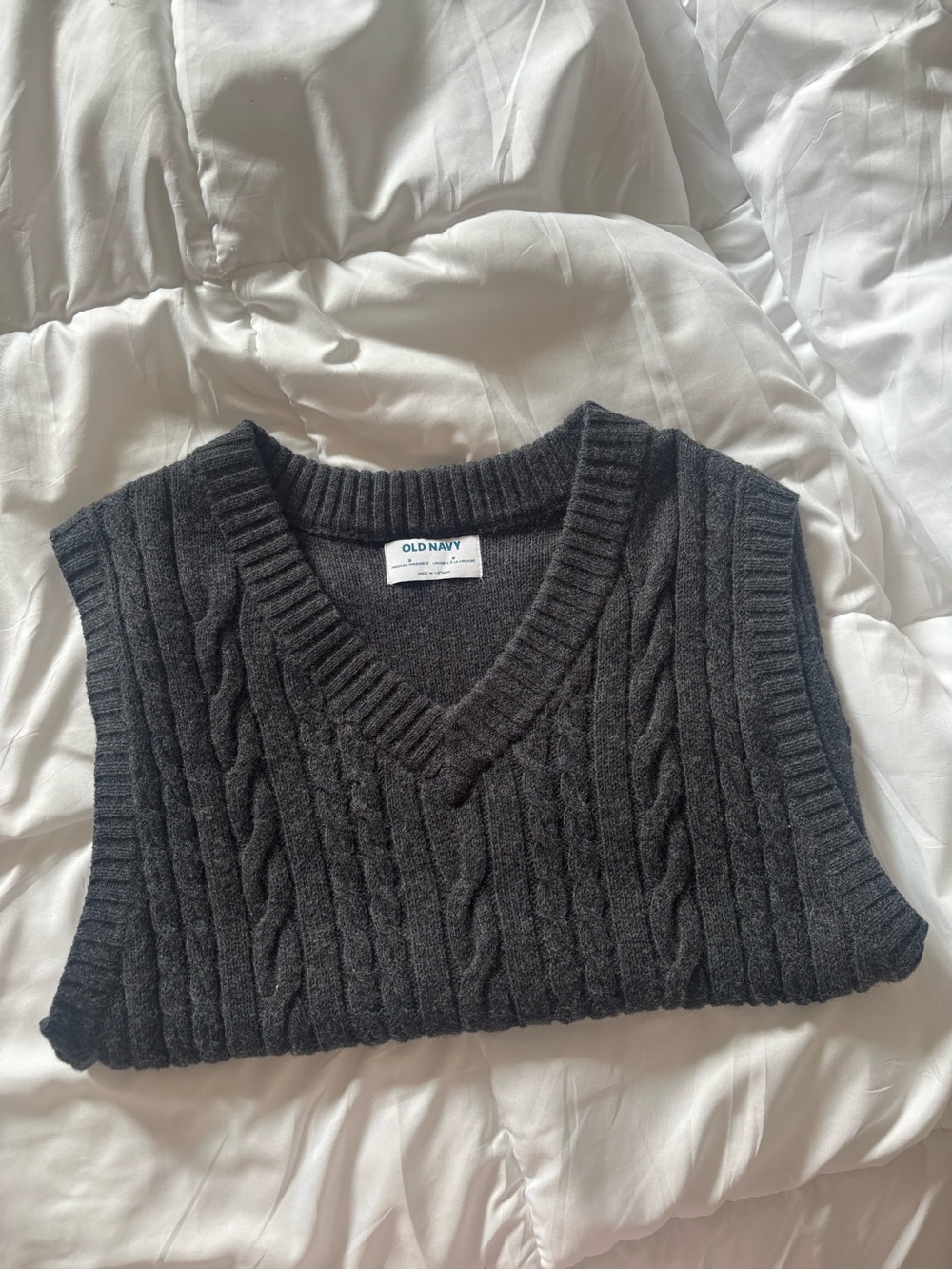 Old Navy Women’s Charcoal Cable-Knit V-Neck Sweater Vest (Small)